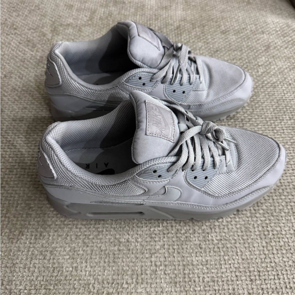Nike Gray Athletic Sneakers with Mesh Upper

Used but like new condition.